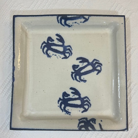 Stoneware Blue Crab Plate The Poddery Mathews VA 7.75" x 7.75" - Picture 2 of 9